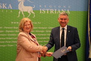 Državna tajnica predala više od tisuću predmeta koji se odnose na nekretnine u vlasništvu Republike Hrvatske Istarskoj županiji, Gradu Puli i Gradu Pazinu