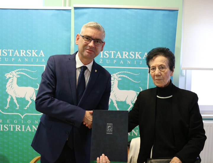 Istarska županija širi kapacitete Doma za starije osobe u Raši: župan Miletić potpisao ugovor o kupnji dviju nekretnina