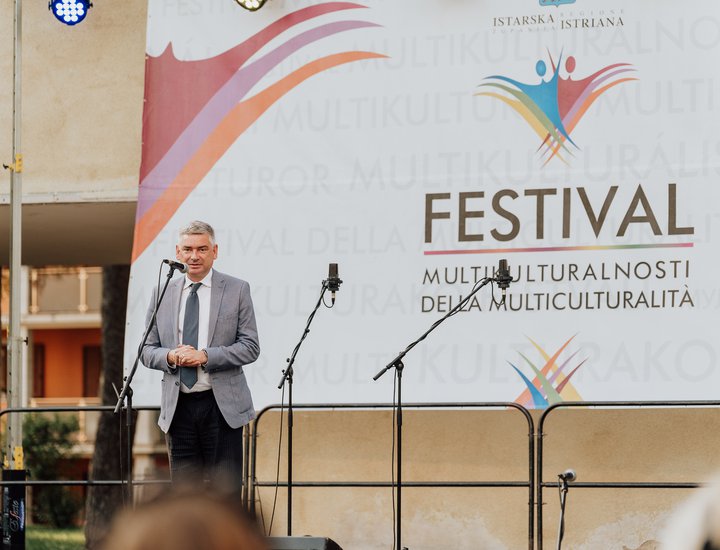 Il presidente Miletić al IX Festival del multiculturalismo: Non fate distinzioni tra le persone